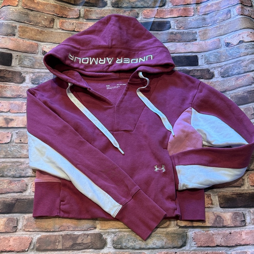 Cropped Under Armour Hoodie size XS